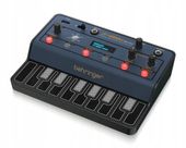 Behringer JT-4000M MICRO – przenośny, hybrydowy syntezator