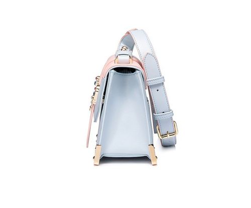 Modna czerwona listonoszka na Arena.pl