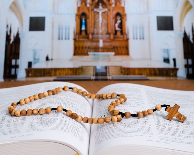 Różaniec z drewna oliwnego RT-22 zdjęcie 2