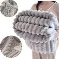 PUSZYSTY GRUBY KOC WYTŁACZANE PASKI MIĘKKI PLED NARZUTA 160x200cm PREMIUM