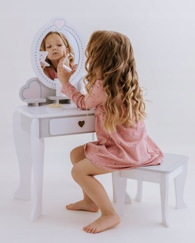 Drewniana toaletka dla dziewczynki z krzesełkiem lustro akcesoria szuflada na Arena.pl