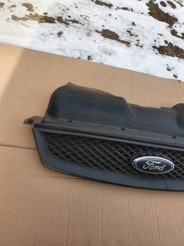 Grill Atrapa Chłodnicy Zderzaka Znaczek Ford Focus Mk2 4M518C436A 4M518138A na Arena.pl