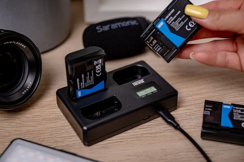Ładowarka trójkanałowa Newell TT-USB-C do akumulatorów LP-E6 do Canon na Arena.pl