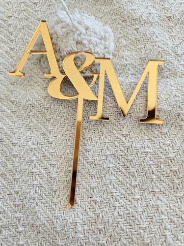 TOPPER TOPER PARY MŁODEJ INICJAŁY na tort ślubny ZŁOTY LUSTRZANY PLEXI na Arena.pl