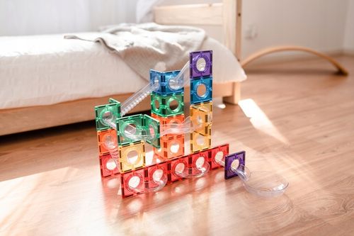 Connetix: klocki magnetyczne tor kulkowy kulodrom Ball Runn 92 elementy na Arena.pl