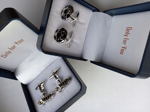 Srebrne spinki do koszuli Piłka Nożna Korkotrampki dla piłkarza kibica na Arena.pl