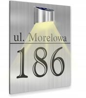 Tabliczka srebrna dibond numer domu i adres lampka solarna pionowa 30x20 cm