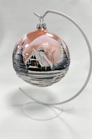 Różowa Malowana Bombka z Zimowym Pejzażem na Stojaku na Prezent 80