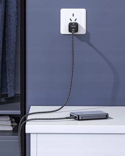 INNOSTYLE POWERMAG SLIM SZYBKI POWERBANK INDUKCYJNY DO MAGSAFE 10000MAH zdjęcie 3