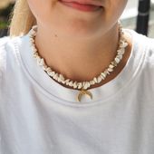 Naszyjnik chocker boho - Howlit sieczka, księżyc i srebro złocone