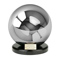 Urna kremacyjna ze stali nierdzewnej na prochy. / Plakietka