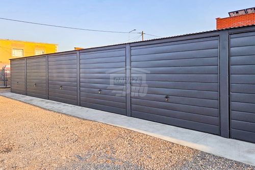 Rząd garaży 24x5m + wiata 2m - 8x brama uchylna dach spad w przód GP488 na Arena.pl