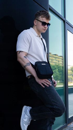 Saszetka męska na ramię mała torba sportowa do pracy czarna lekka na Arena.pl