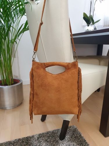 VERA PELLE torebka zamszowa listonoszka boho z frędzlami V406 brązowa na Arena.pl