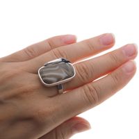 Pierścionek regulowany z owalnym Krzemieniem Pasiastym w srebrze