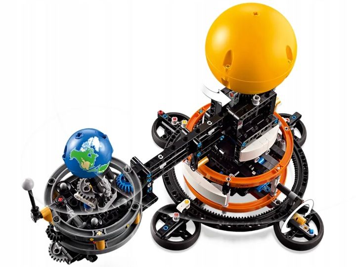 LEGO Technic Ziemia i Księżyc na orbicie 42179 zdjęcie 11