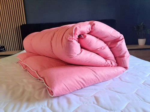 Kołdra puchowa 140x200 2,5kg PUCH I PIERZE RÓŻOWA lub KREMOWA na Arena.pl