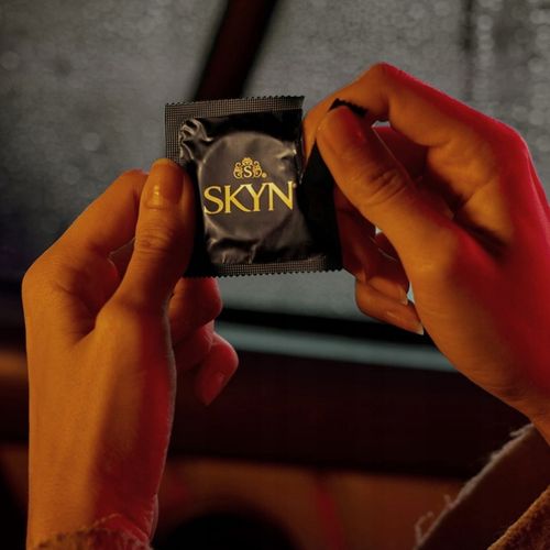 Prezerwatywy SKYN EXTRA LUBRICATED dodatkowo NAWILŻANE nielateksowe 24 na Arena.pl