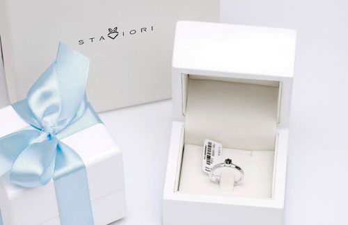 Złoty pierścionek PBD1595B - Diament na Arena.pl