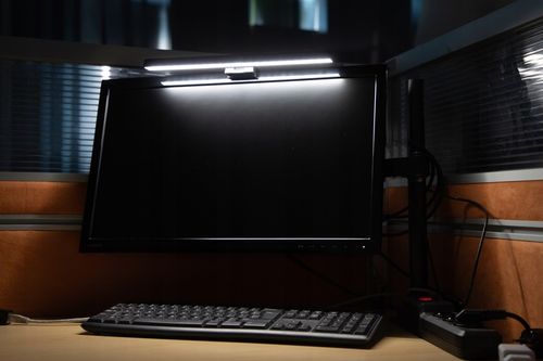 LAMPKA LED NA MONITOR EKRAN KOMPUTER REGULOWANA 3 BARWY KLIPS 48 DIOD USB-C na Arena.pl