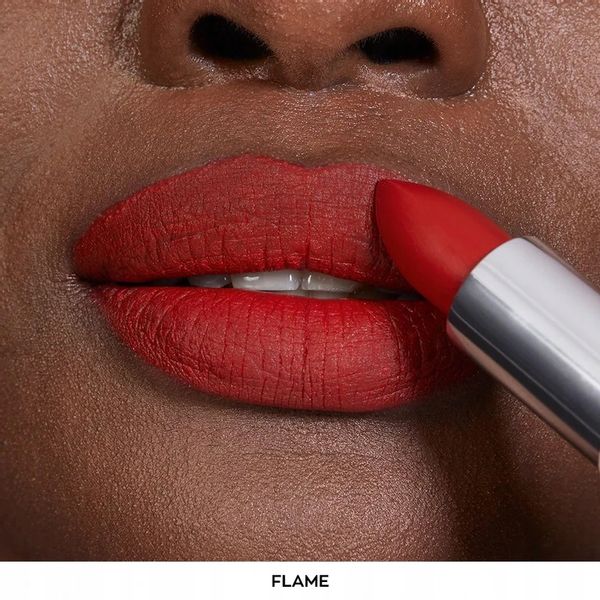 Avon – szminka z kwasem hialuronowym Hydra Flame zdjęcie 3