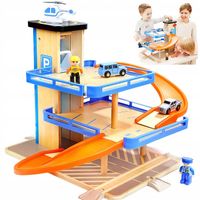 Drewniany Piętrowy Garaż Samochodowy Z Lądowiskiem Dla Helikoptera