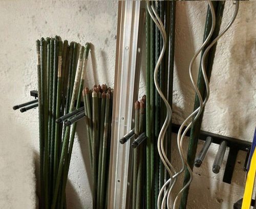 WIESZAK NA NARTY MONTOWANY DO ŚCIANĘ 4 PARY NART na Arena.pl