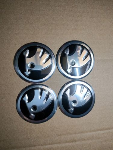 Naklejki emblemat na kołpaki dekielki koła skoda 56 mm aluminium 4 szt NOWE na Arena.pl