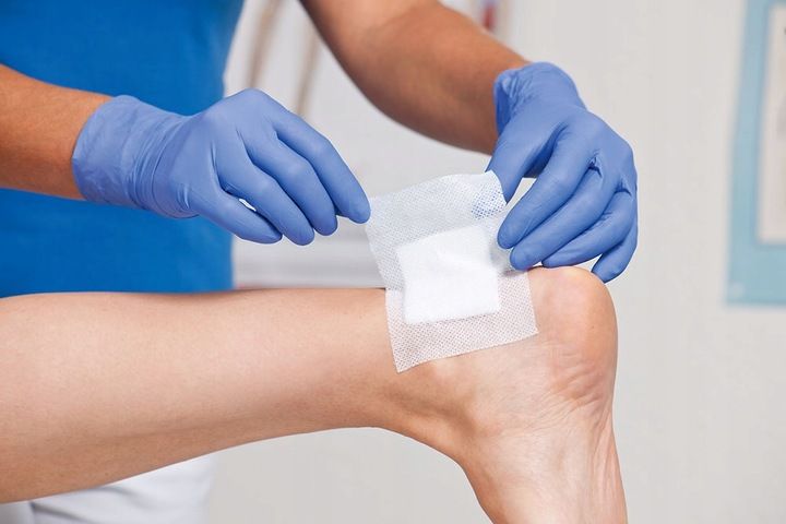 Przylepiec włókninowy OMNIFIX Elastic HARTMANN plaster elastyczny 5cm x 10m zdjęcie 3