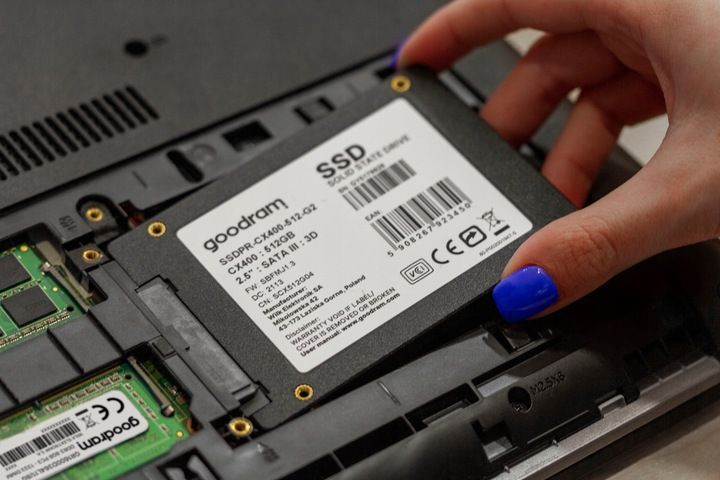 Dysk SSD GOODRAM 512GB CX400 G.2 2,5 SATA3 technologia 3D NAND Flash zdjęcie 3