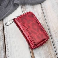 skórzane etui na klucze czerwone, lakierowane z przyciemnianym wzorem