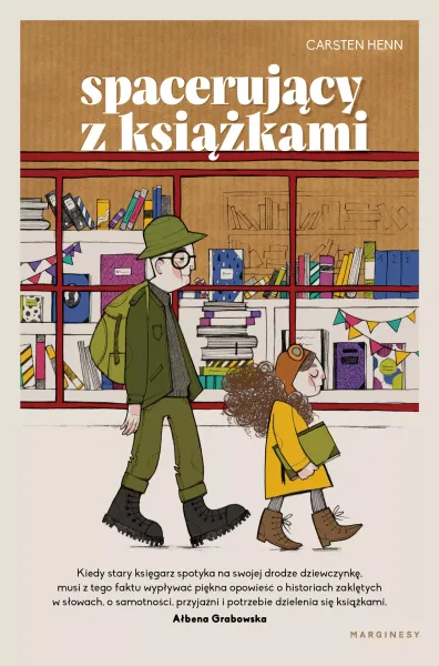 Spacerujący z książkami zdjęcie 1