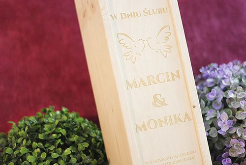 Skrzynka na wino grawer na DZIEŃ KOBIET z imieniem na Arena.pl