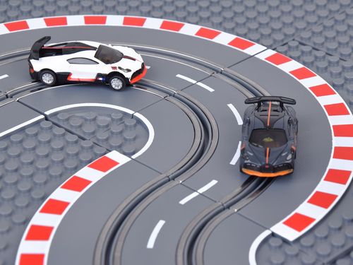 ZESTAW  WYŚCIGOWY TOR Z KLOCKÓW 2 AUTA NA PILOTA na Arena.pl