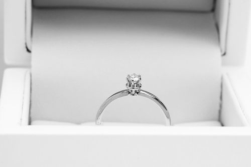 piękny pierścionek zaręczynowy z diamentem 0.15ct na Arena.pl