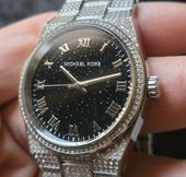 Damski Zegarek Michael Kors Channing MK6089 – Srebro i Blask Kryształów