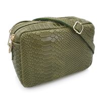 VERA PELLE torebka skórzana kroko listonoszka z paskiem V401 oliwkowa