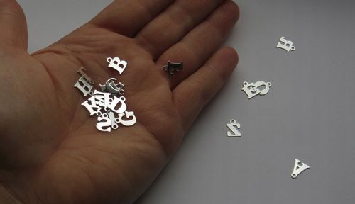 Zawieszka dowolna literka wisor litera srebro 925 na Arena.pl