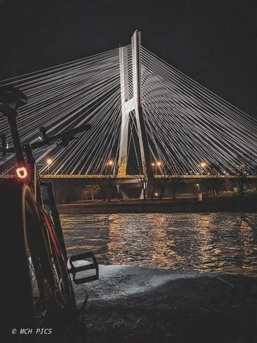 LAMPKA ROWEROWA TYLNA LED NA ROWER ŚWIATŁO CZERWONE MOCNE TYŁ AKU USB VAYOX na Arena.pl