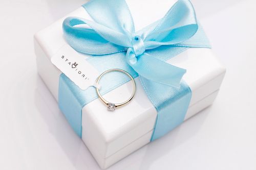 klasyczny pierścionek zaręczynowy z brylantem 0,10ct na Arena.pl