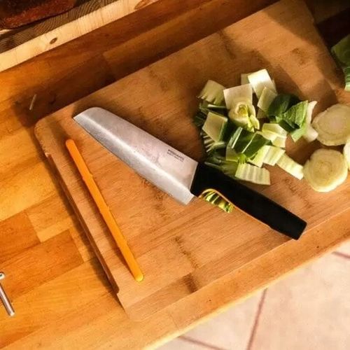 FISKARS NÓŻ TYPU SANTOKU DO SIEKANIA 1057536 na Arena.pl