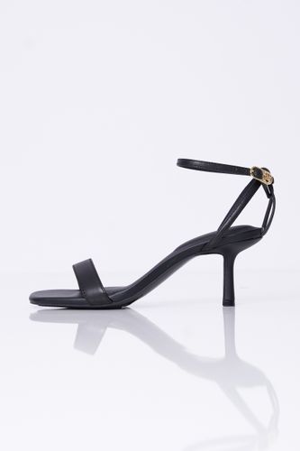 Sandały czarne skórzane TOMMY HILFIGER FW0FW08424 36 na Arena.pl