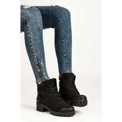 Sznurowane botki z protektorem r.38 na Arena.pl