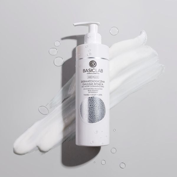 BasicLab Dermatologiczna Emulsja Myjąca do Skóry Ultrawrażliwej 300 ml zdjęcie 3
