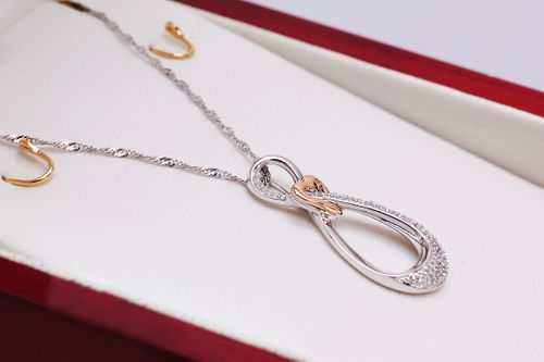 Wisiorek Staviori WXD3685 na Arena.pl