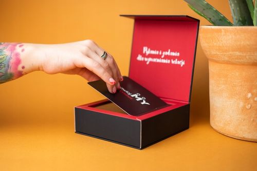 Prezent gra dla par Rozmawiaj.MY Intymnie 50 KART 90 PYTAŃ rozpalcie emocje na Arena.pl