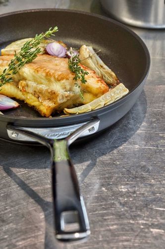 Patelnia nieprzywierajaca płytka 26 cm Demeyere Alu Pro na Arena.pl