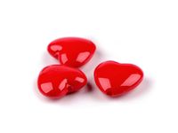 SERDUSZKA SERCA KORALIKI WALENTYNKI MIŁOŚĆ PLASTIK CZERWONE 18x17MM 2SZT