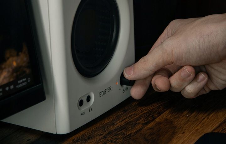 EDIFIER PROFESJONALNE GŁOŚNIKI MR4 ZESTAW AUDIO 2.0 42W ELEGANCKIE AUX zdjęcie 10