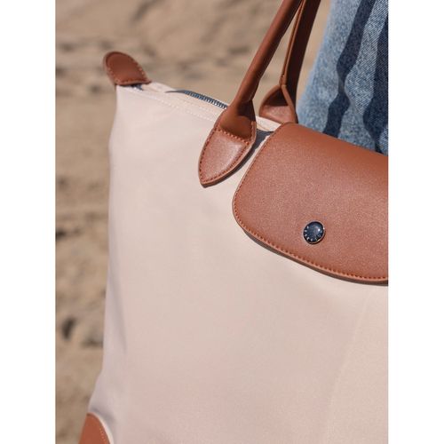 beżowa shopperka damska wykonana z poliestru, zawieszona na Arena.pl